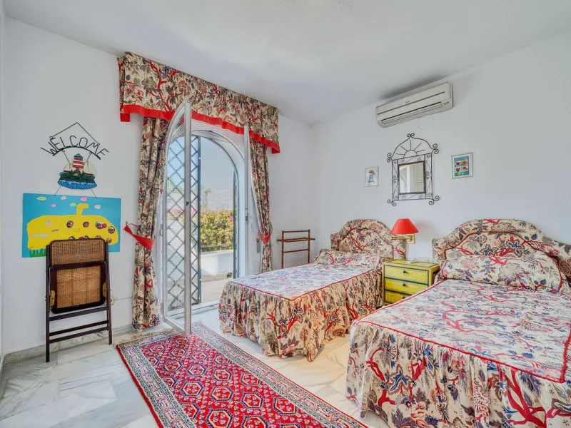 Villa nestled in the prestigious area of Nueva Andalucía, Marbella. This property offers a privileged position front line Los Naranjos golf.