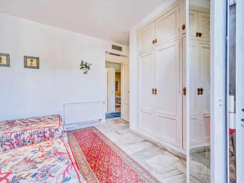 Villa nestled in the prestigious area of Nueva Andalucía, Marbella. This property offers a privileged position front line Los Naranjos golf.