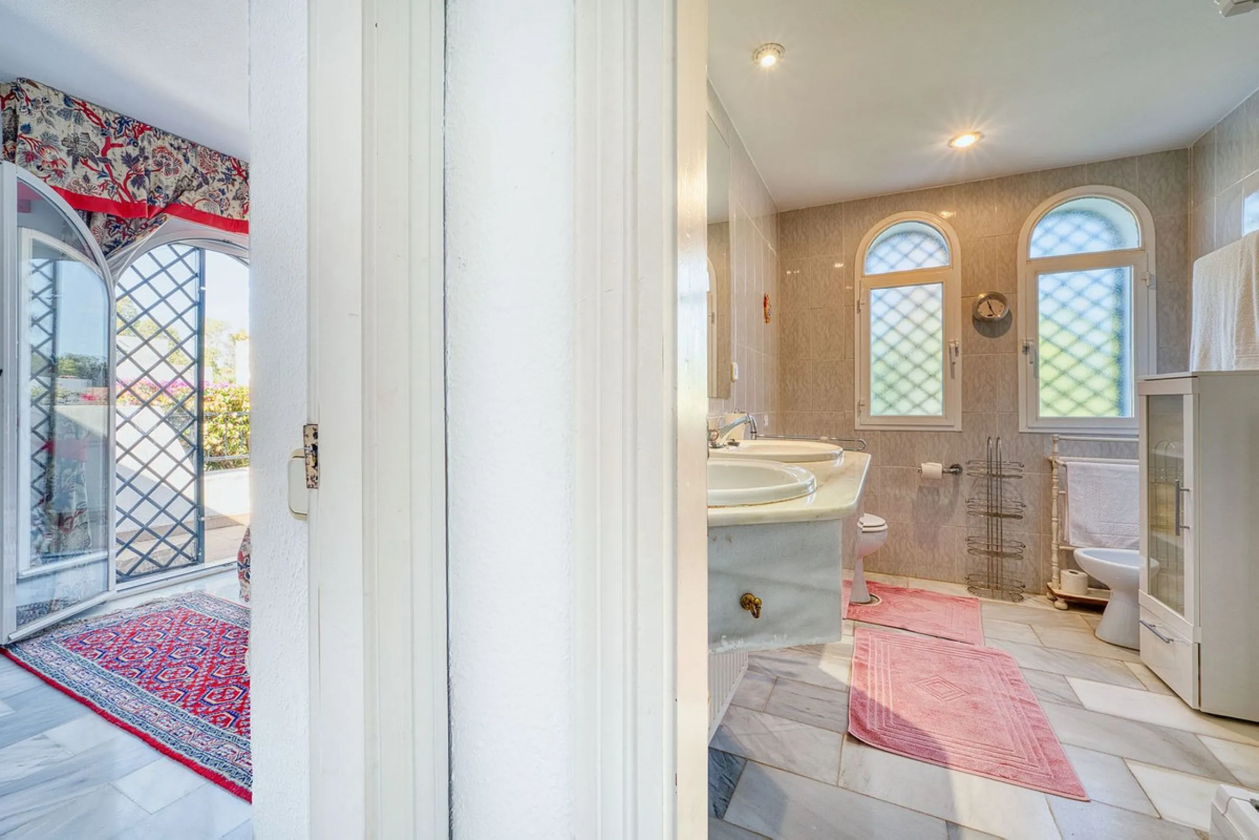 Villa nestled in the prestigious area of Nueva Andalucía, Marbella. This property offers a privileged position front line Los Naranjos golf.