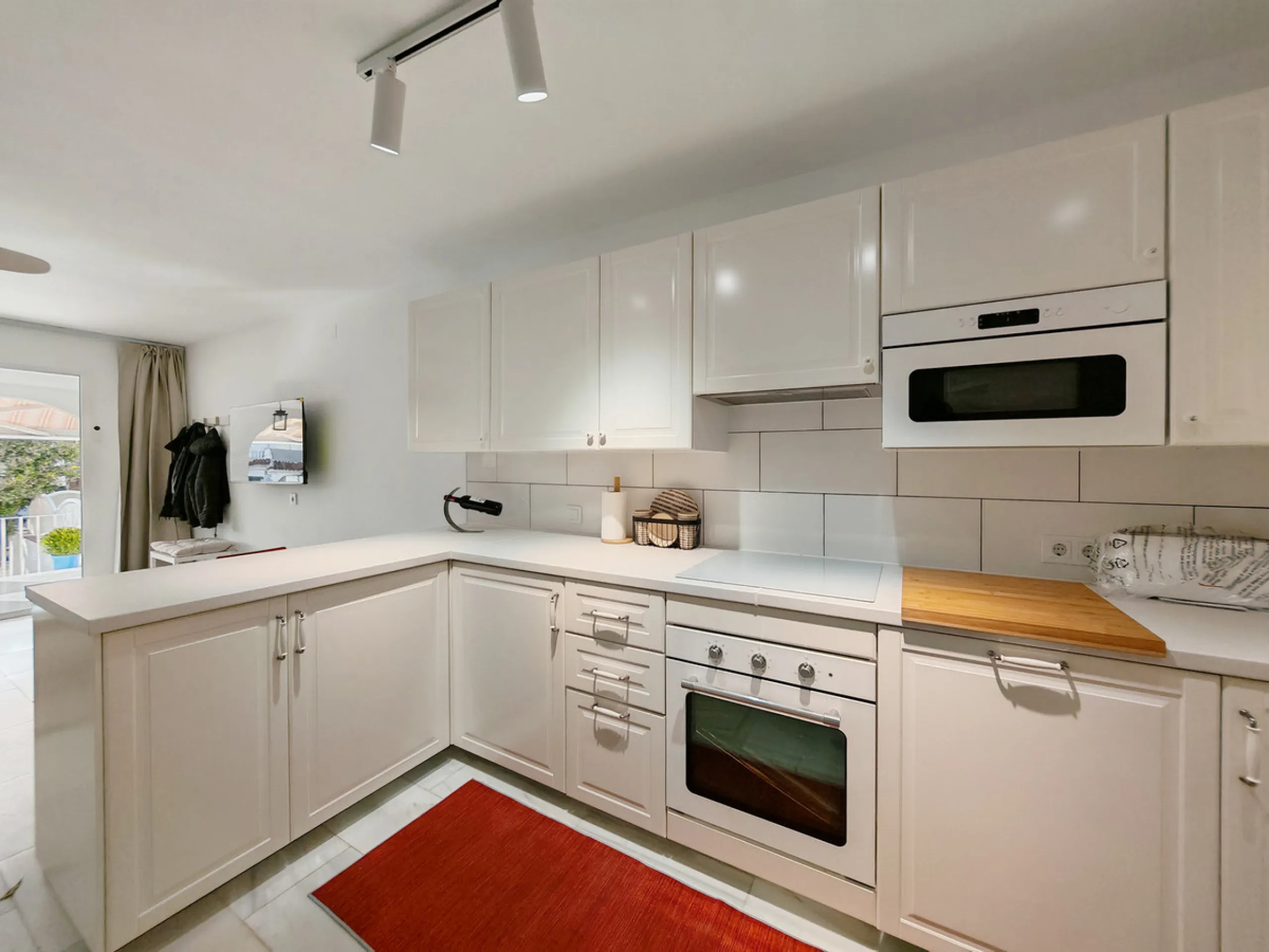 Town House for sale in , Manilva with 3 bedrooms, 2 bathrooms and with orientation south/east, with communal swimming pool, private garage (1 parking spaces) and private garden. Regarding property dimensions, it has 142 m² built and 25 m² terrace. Has the