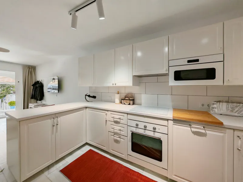 Town House for sale in , Manilva with 3 bedrooms, 2 bathrooms and with orientation south/east, with communal swimming pool, private garage (1 parking spaces) and private garden. Regarding property dimensions, it has 142 m² built and 25 m² terrace. Has the