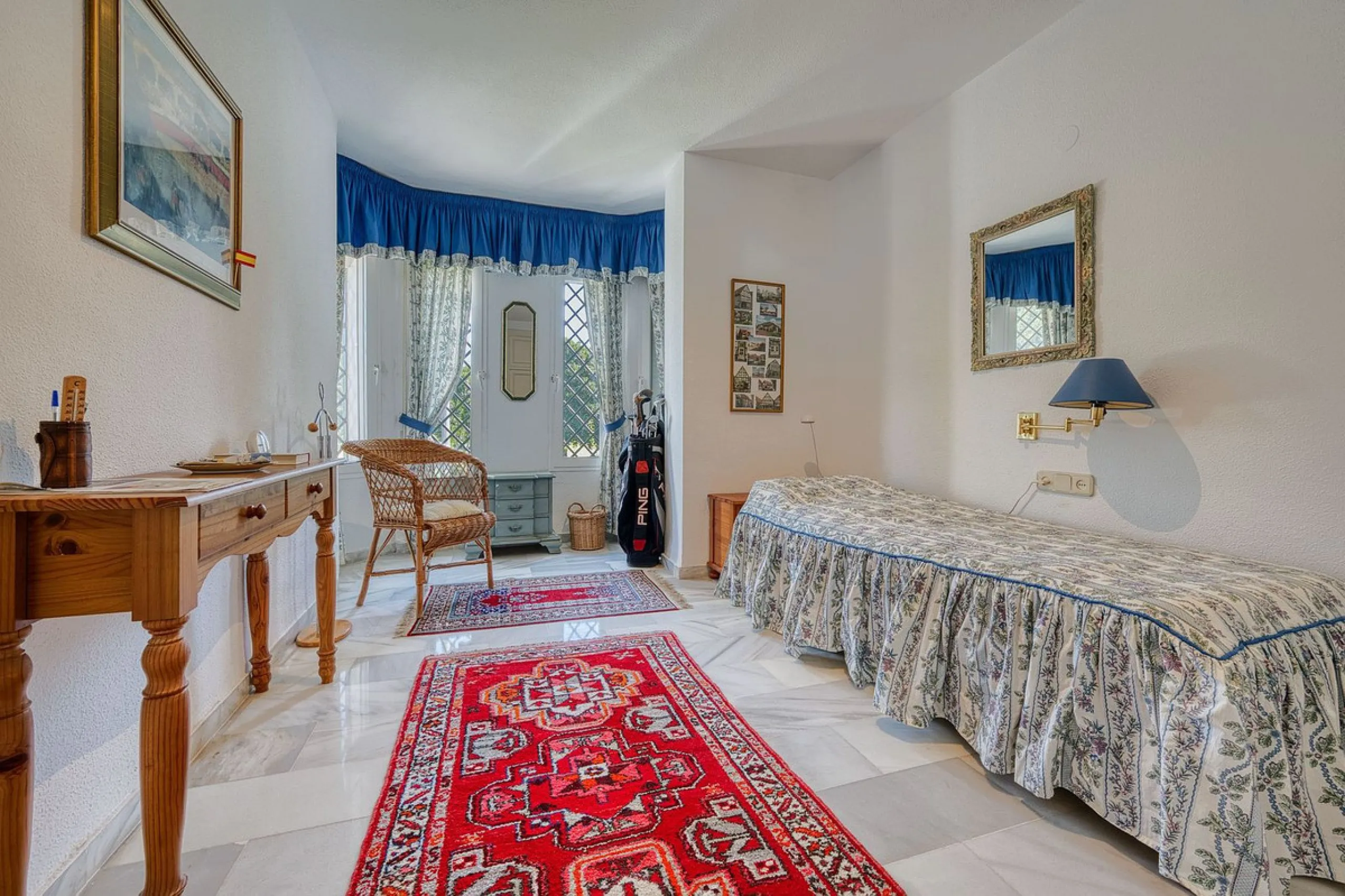 Villa nestled in the prestigious area of Nueva Andalucía, Marbella. This property offers a privileged position front line Los Naranjos golf.