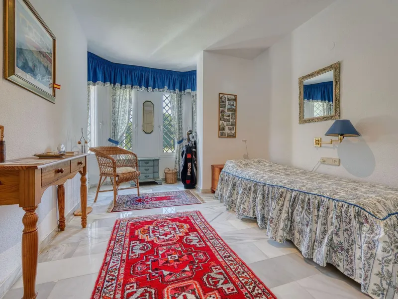 Villa nestled in the prestigious area of Nueva Andalucía, Marbella. This property offers a privileged position front line Los Naranjos golf.