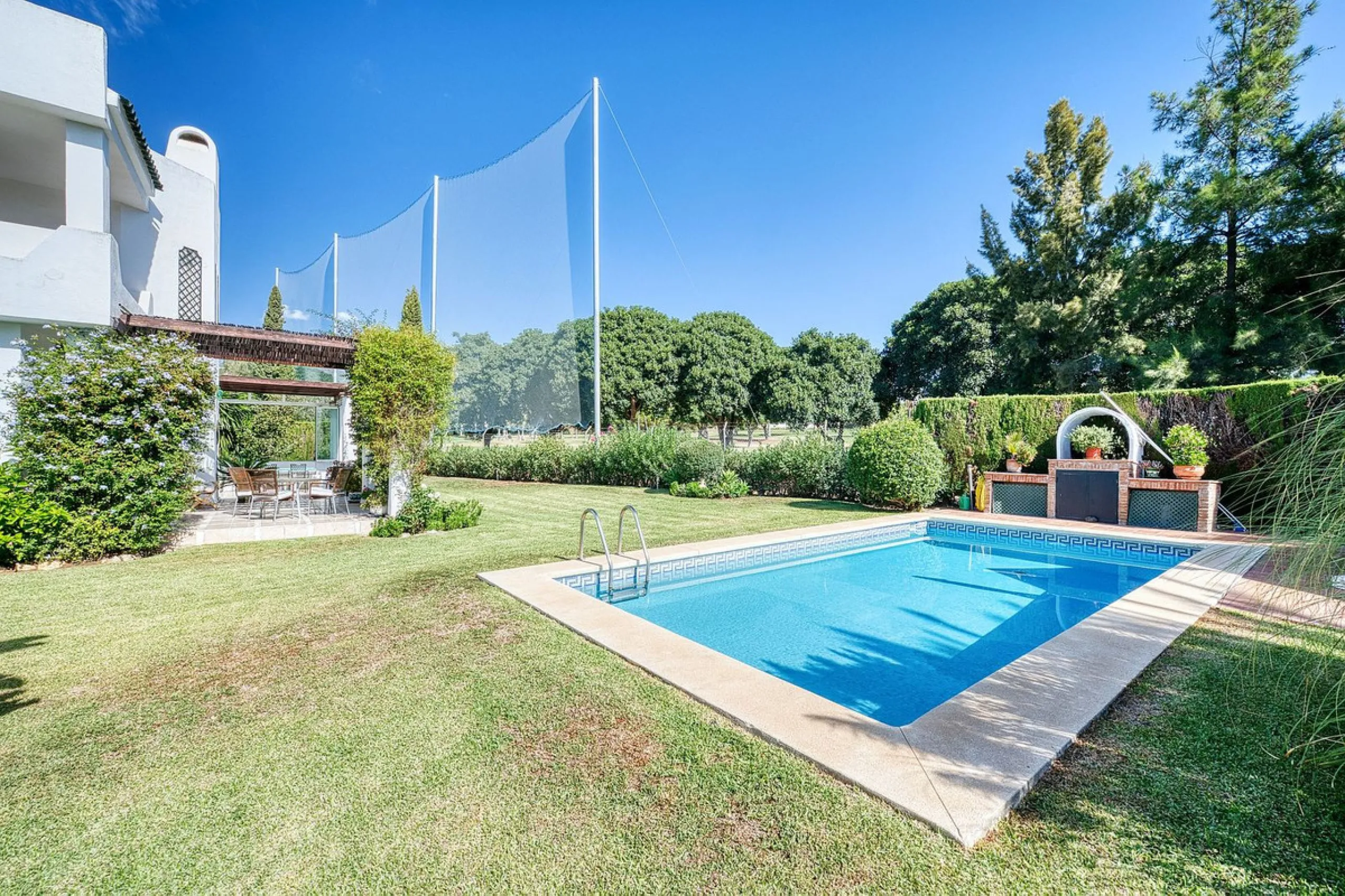 Villa nestled in the prestigious area of Nueva Andalucía, Marbella. This property offers a privileged position front line Los Naranjos golf.