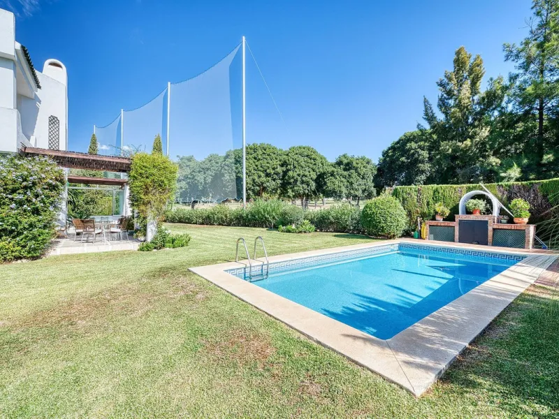 Villa nestled in the prestigious area of Nueva Andalucía, Marbella. This property offers a privileged position front line Los Naranjos golf.