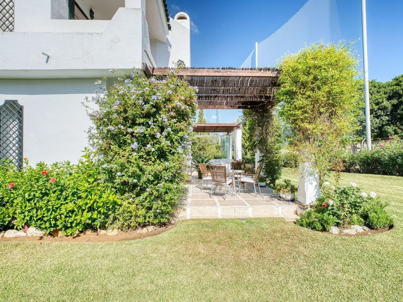 Villa nestled in the prestigious area of Nueva Andalucía, Marbella. This property offers a privileged position front line Los Naranjos golf.