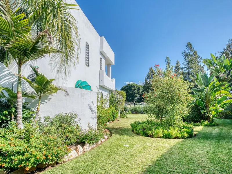 Villa nestled in the prestigious area of Nueva Andalucía, Marbella. This property offers a privileged position front line Los Naranjos golf.