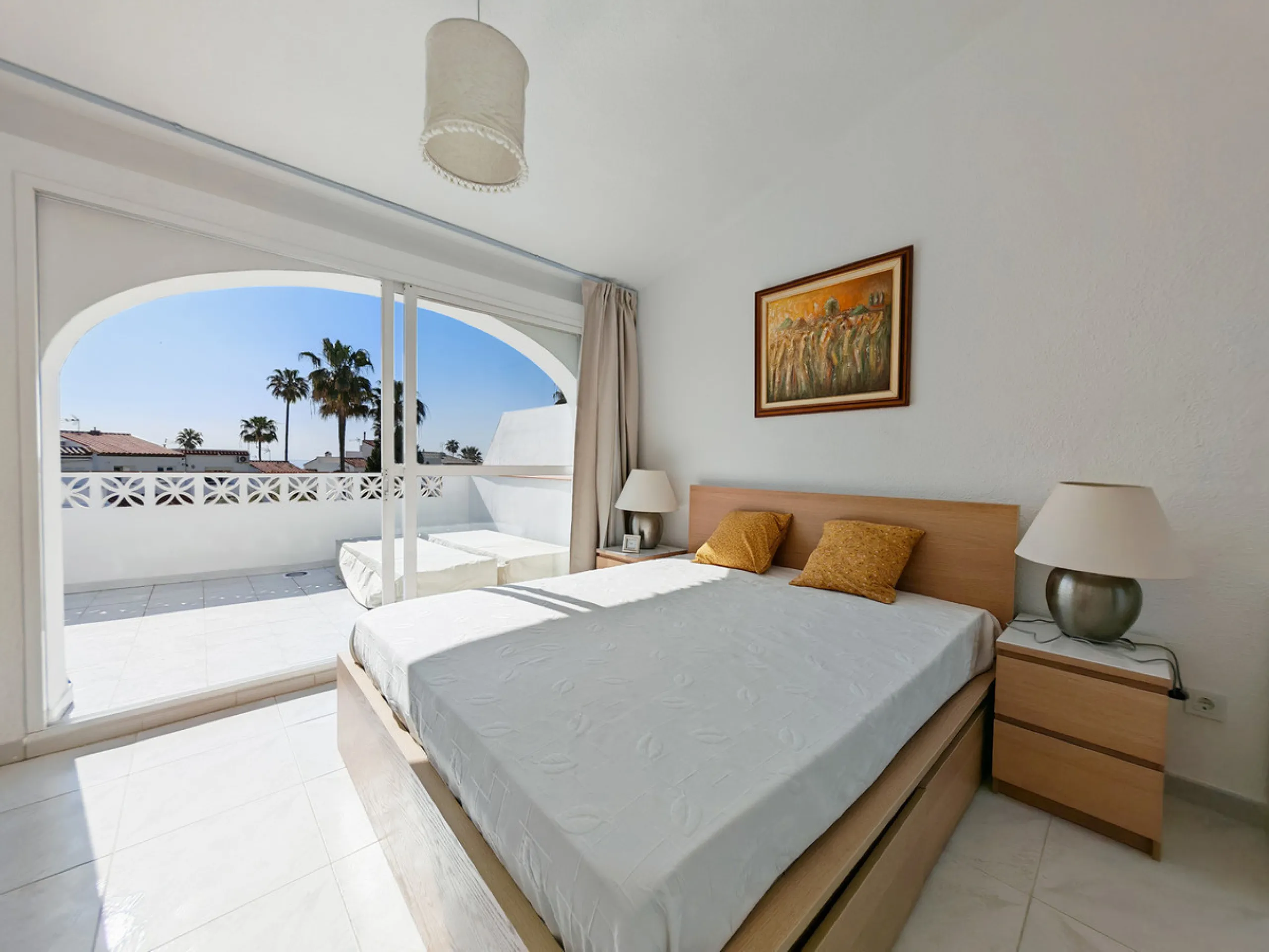 Town House for sale in , Manilva with 3 bedrooms, 2 bathrooms and with orientation south/east, with communal swimming pool, private garage (1 parking spaces) and private garden. Regarding property dimensions, it has 142 m² built and 25 m² terrace. Has the