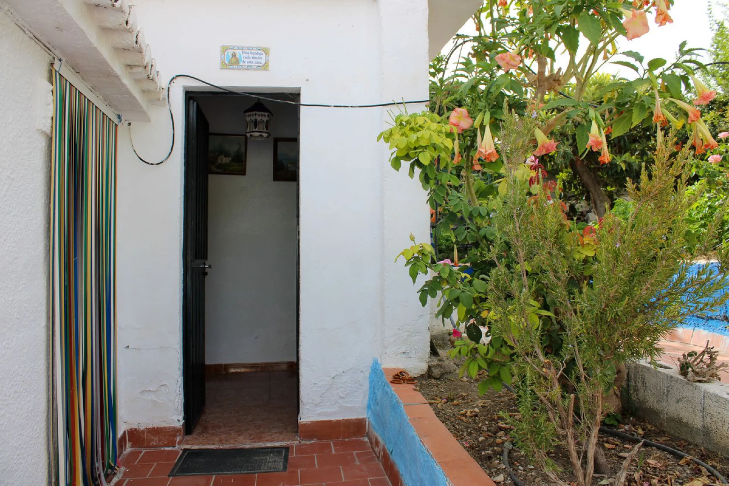 Villa with garden, private pool and three large terraces with sea views.