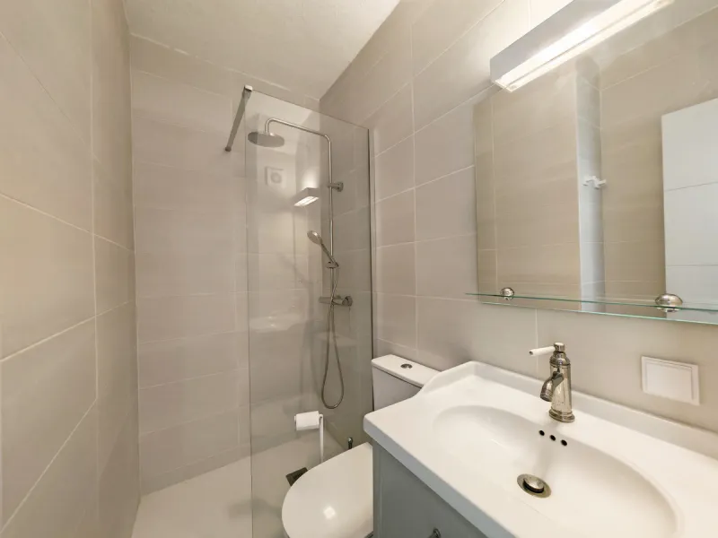Town House for sale in , Manilva with 3 bedrooms, 2 bathrooms and with orientation south/east, with communal swimming pool, private garage (1 parking spaces) and private garden. Regarding property dimensions, it has 142 m² built and 25 m² terrace. Has the