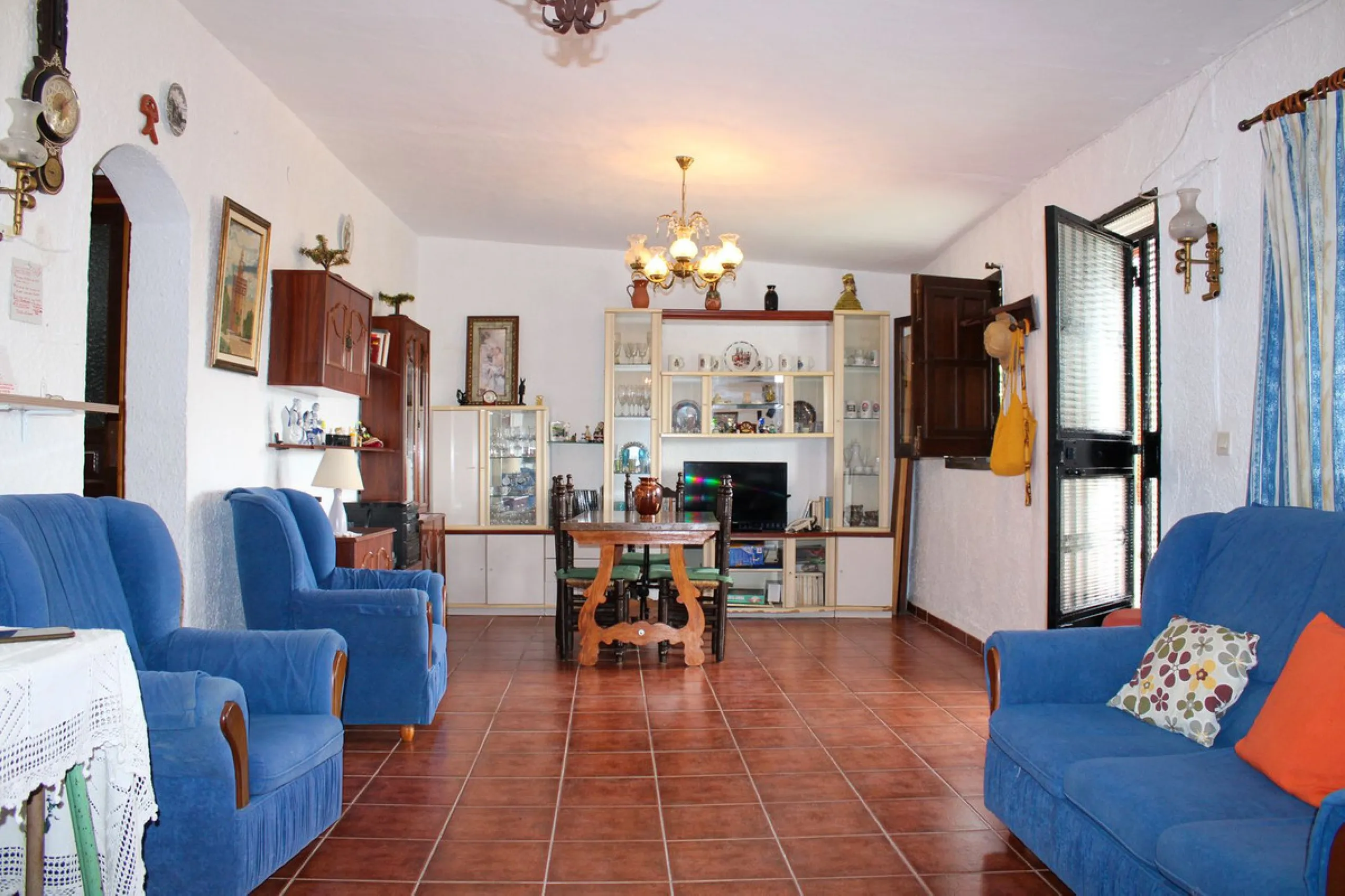 Villa with garden, private pool and three large terraces with sea views.