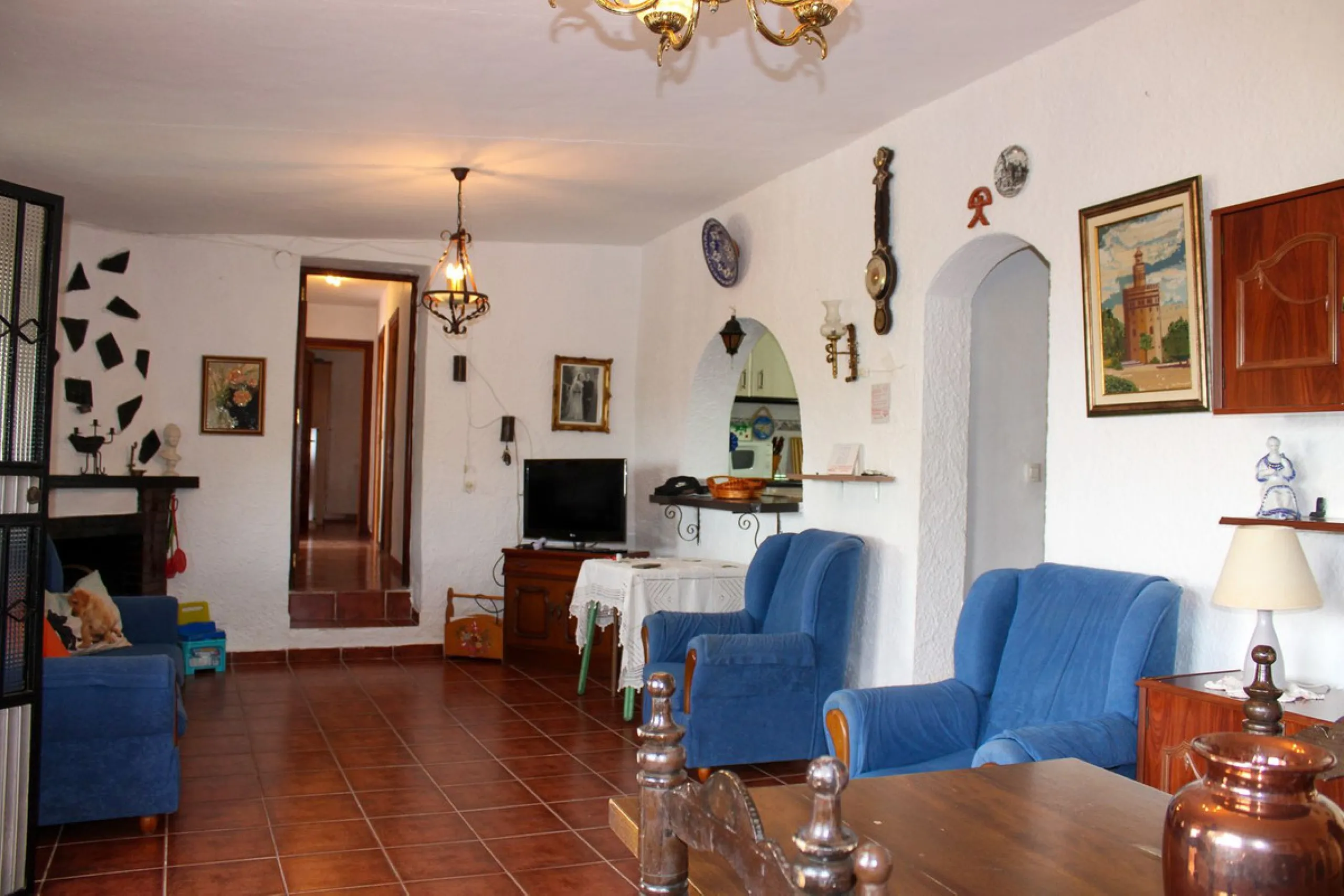Villa with garden, private pool and three large terraces with sea views.