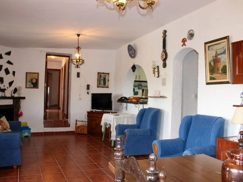 Villa with garden, private pool and three large terraces with sea views.