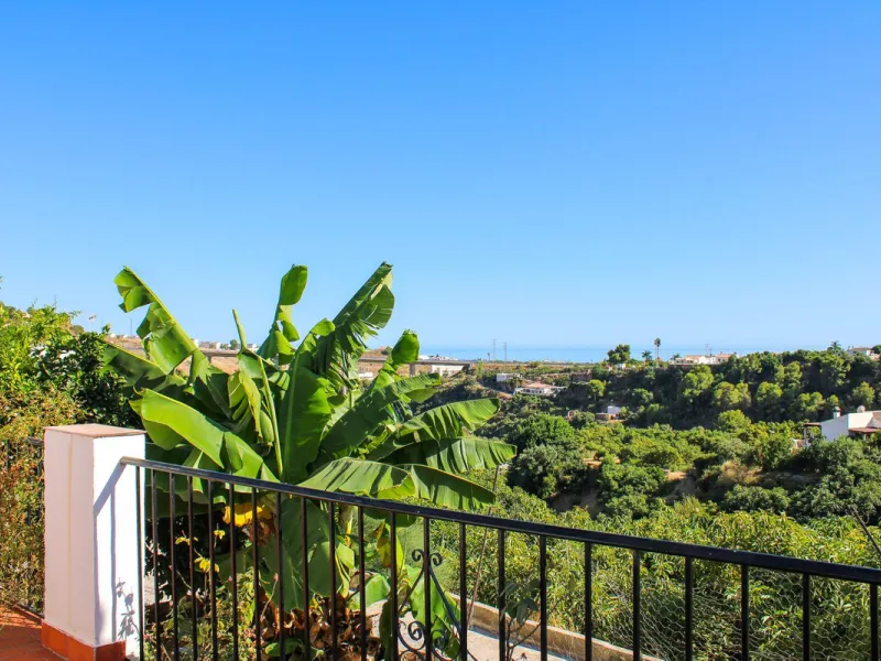 Villa with garden, private pool and three large terraces with sea views.