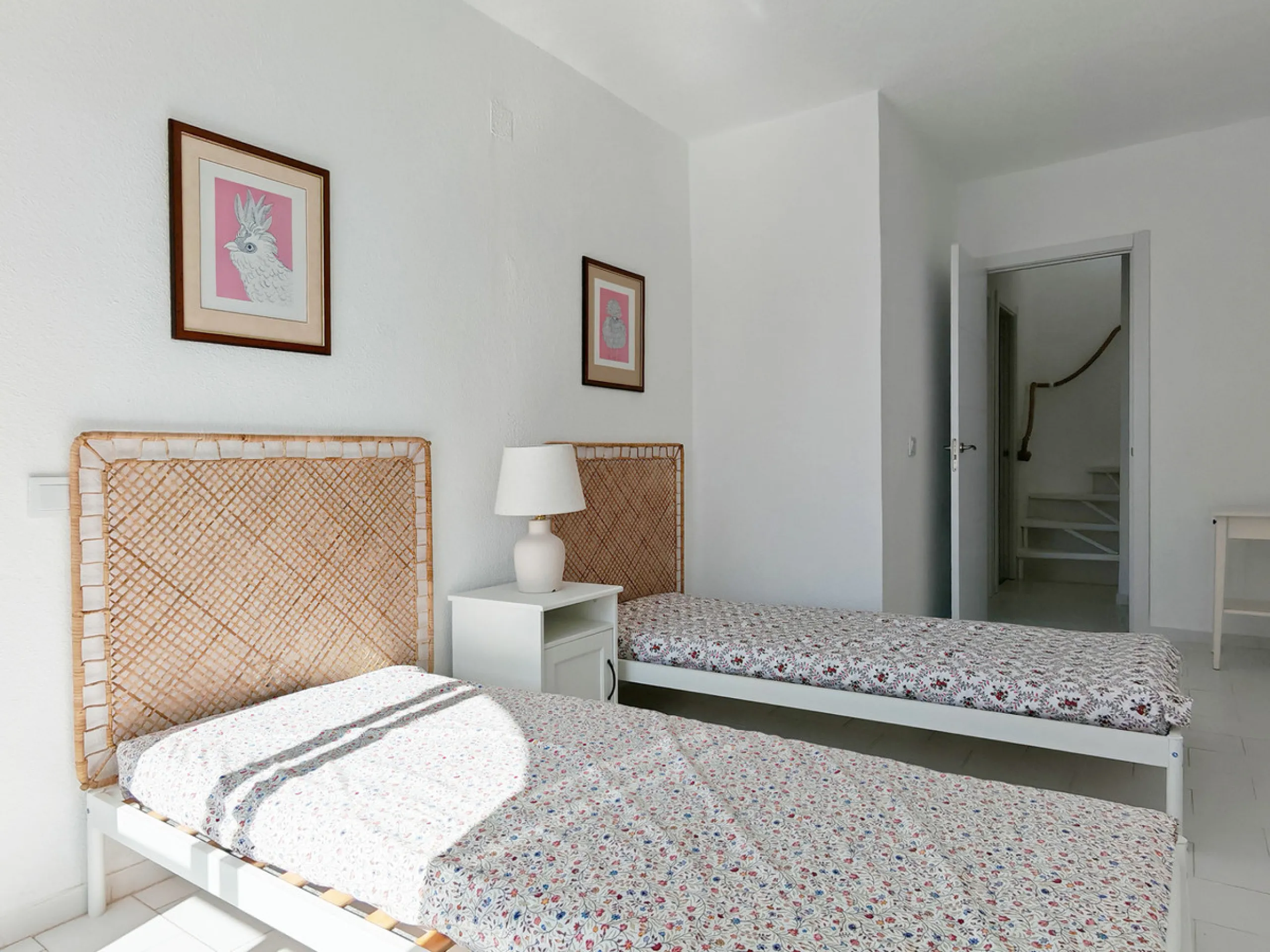 Town House for sale in , Manilva with 3 bedrooms, 2 bathrooms and with orientation south/east, with communal swimming pool, private garage (1 parking spaces) and private garden. Regarding property dimensions, it has 142 m² built and 25 m² terrace. Has the
