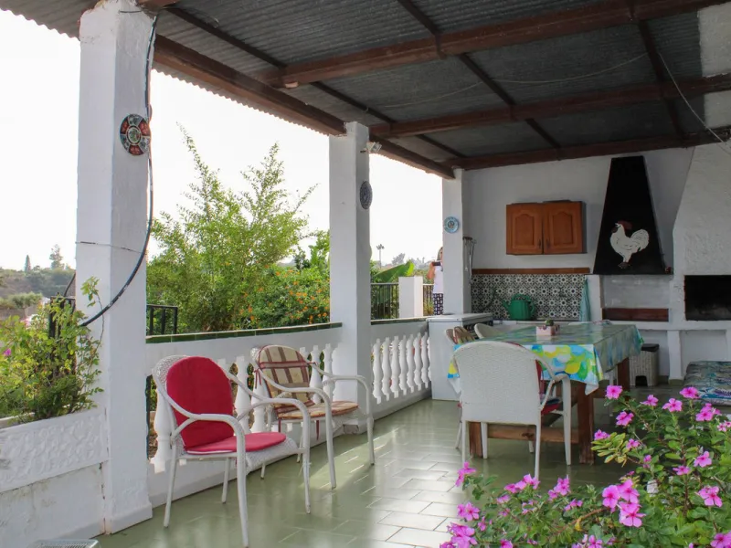 Villa with garden, private pool and three large terraces with sea views.