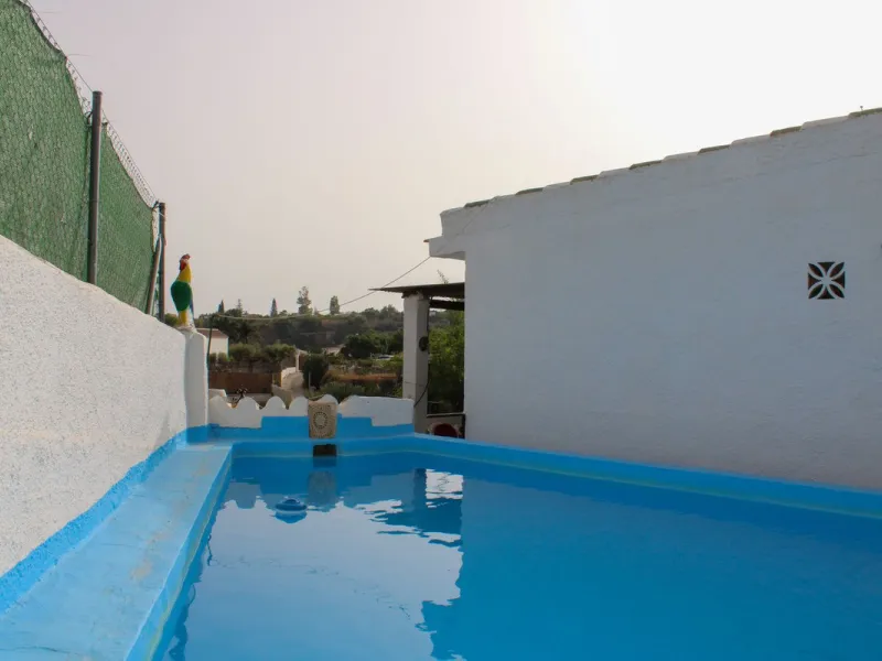 Villa with garden, private pool and three large terraces with sea views.