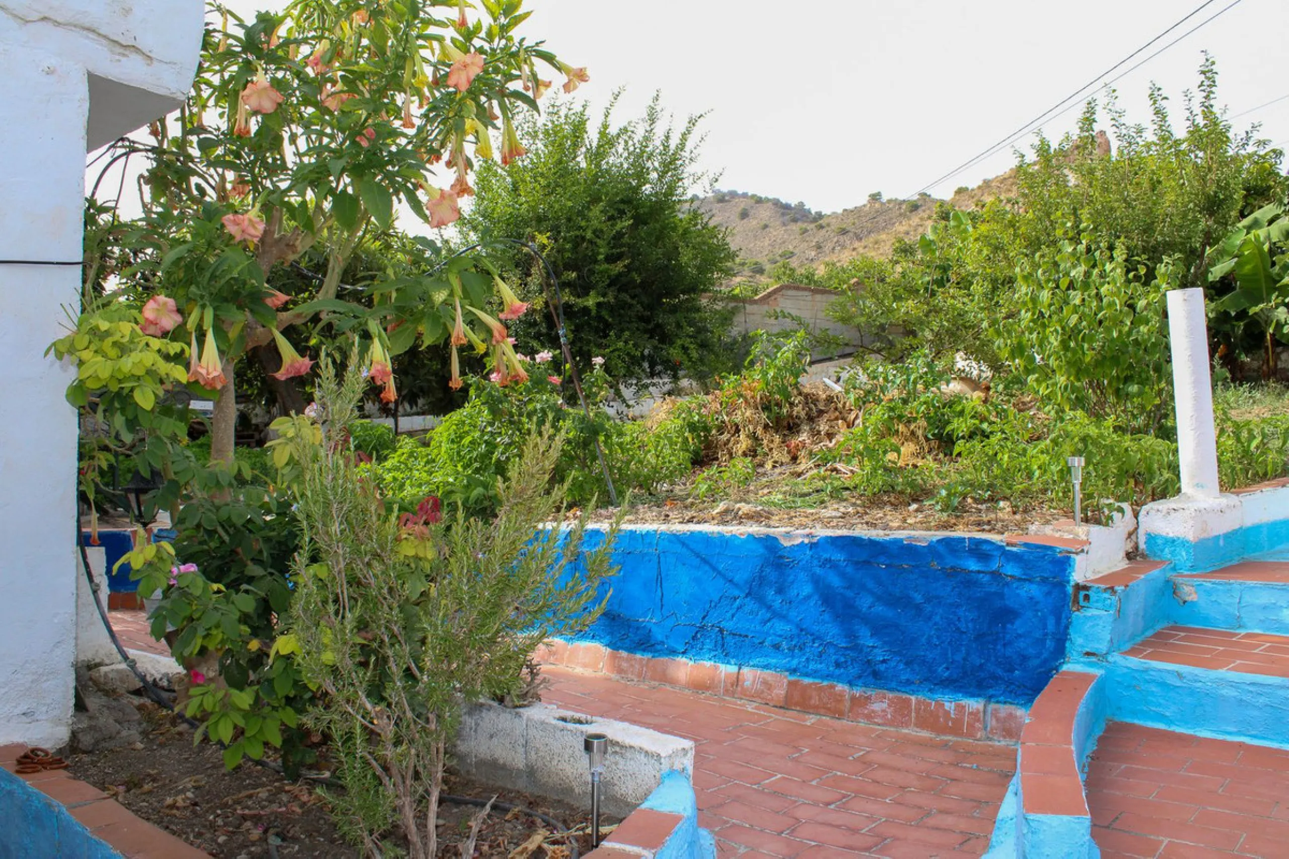 Villa with garden, private pool and three large terraces with sea views.