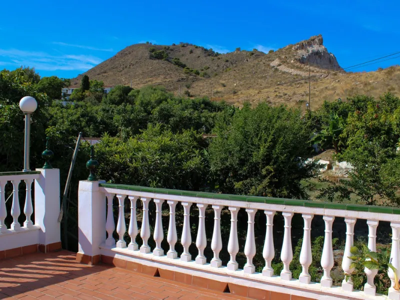 Villa with garden, private pool and three large terraces with sea views.
