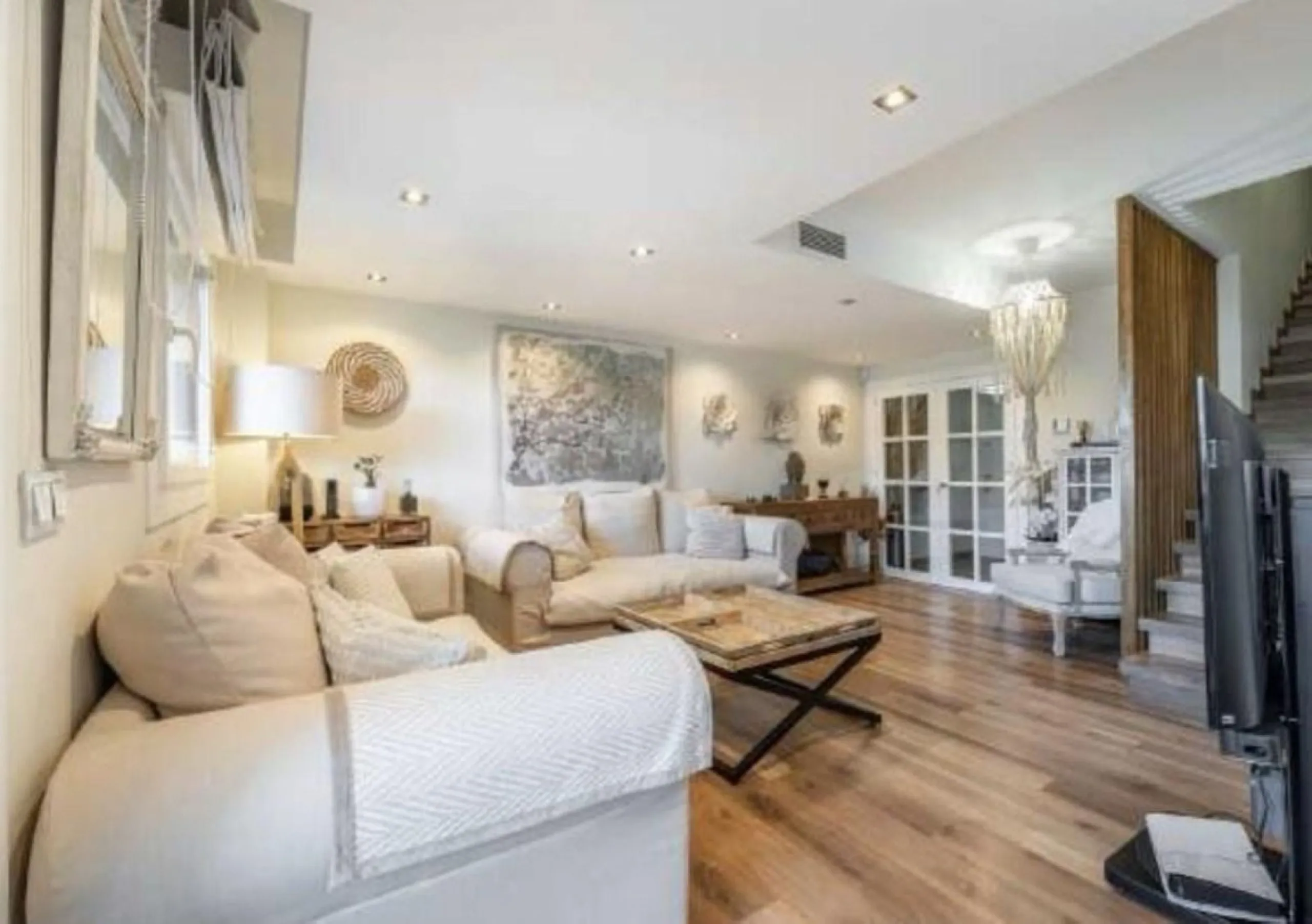 Breath-taking, stunning, bright, luxurious  and spacious duplex penthouse apartment located next to the award winning marina of Benalmadena, with its array of shops, bars ,cafes, restaurants luxury yachts  plus, of course,  beautiful sandy beaches within 