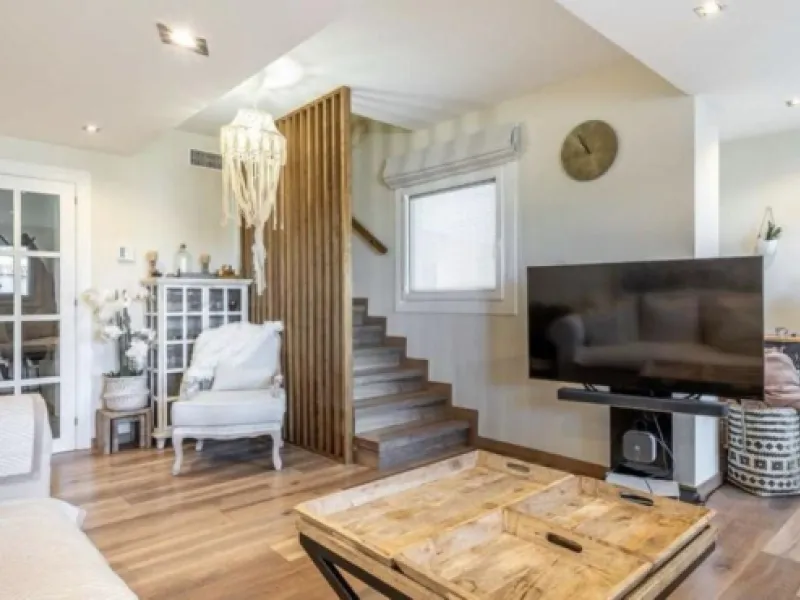 Breath-taking, stunning, bright, luxurious  and spacious duplex penthouse apartment located next to the award winning marina of Benalmadena, with its array of shops, bars ,cafes, restaurants luxury yachts  plus, of course,  beautiful sandy beaches within 