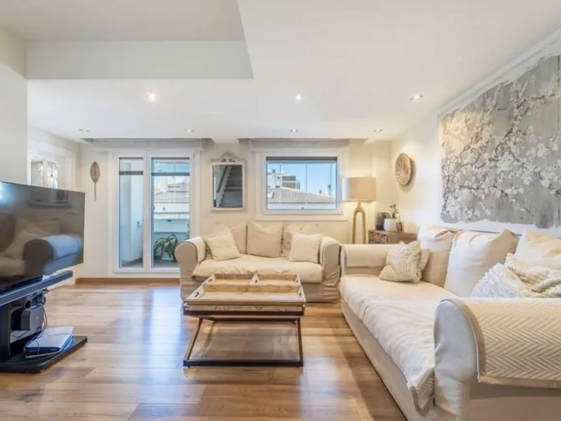 Breath-taking, stunning, bright, luxurious  and spacious duplex penthouse apartment located next to the award winning marina of Benalmadena, with its array of shops, bars ,cafes, restaurants luxury yachts  plus, of course,  beautiful sandy beaches within 
