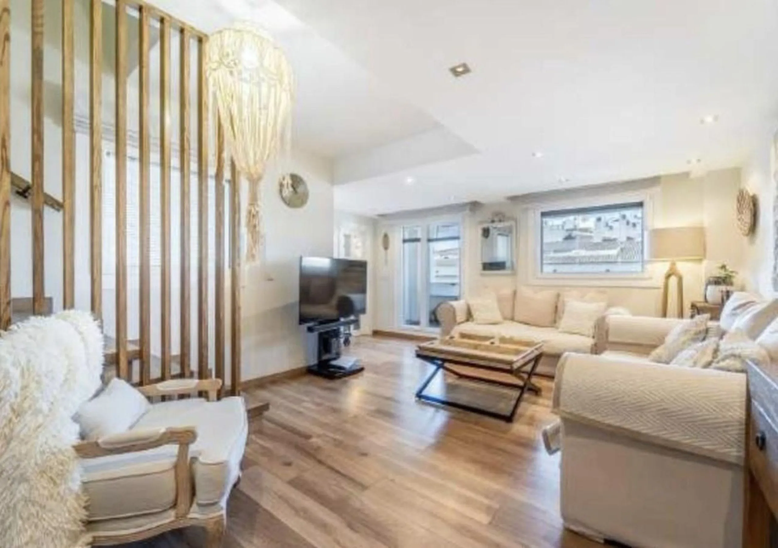 Breath-taking, stunning, bright, luxurious  and spacious duplex penthouse apartment located next to the award winning marina of Benalmadena, with its array of shops, bars ,cafes, restaurants luxury yachts  plus, of course,  beautiful sandy beaches within 