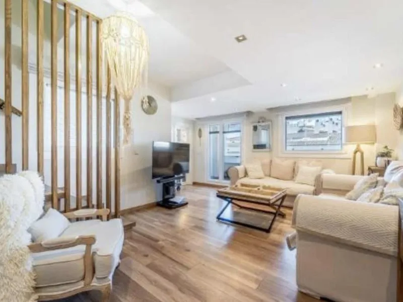Breath-taking, stunning, bright, luxurious  and spacious duplex penthouse apartment located next to the award winning marina of Benalmadena, with its array of shops, bars ,cafes, restaurants luxury yachts  plus, of course,  beautiful sandy beaches within 