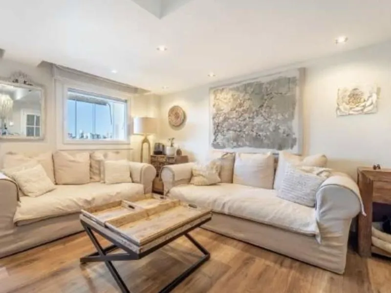Breath-taking, stunning, bright, luxurious  and spacious duplex penthouse apartment located next to the award winning marina of Benalmadena, with its array of shops, bars ,cafes, restaurants luxury yachts  plus, of course,  beautiful sandy beaches within 