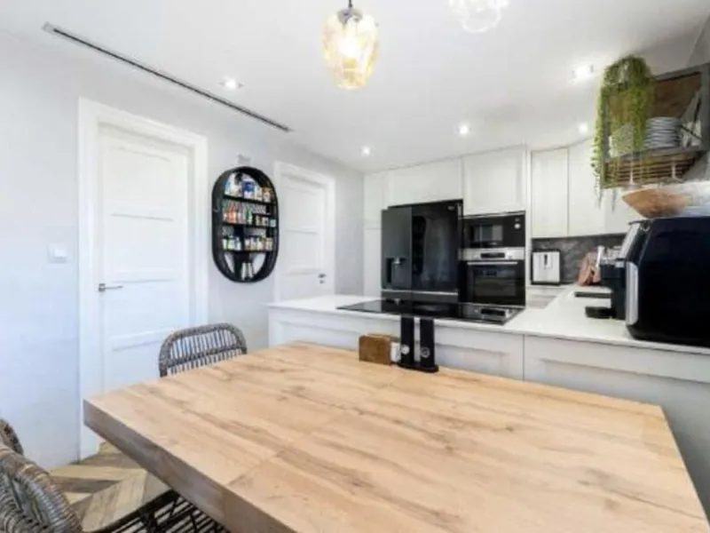 Breath-taking, stunning, bright, luxurious  and spacious duplex penthouse apartment located next to the award winning marina of Benalmadena, with its array of shops, bars ,cafes, restaurants luxury yachts  plus, of course,  beautiful sandy beaches within 