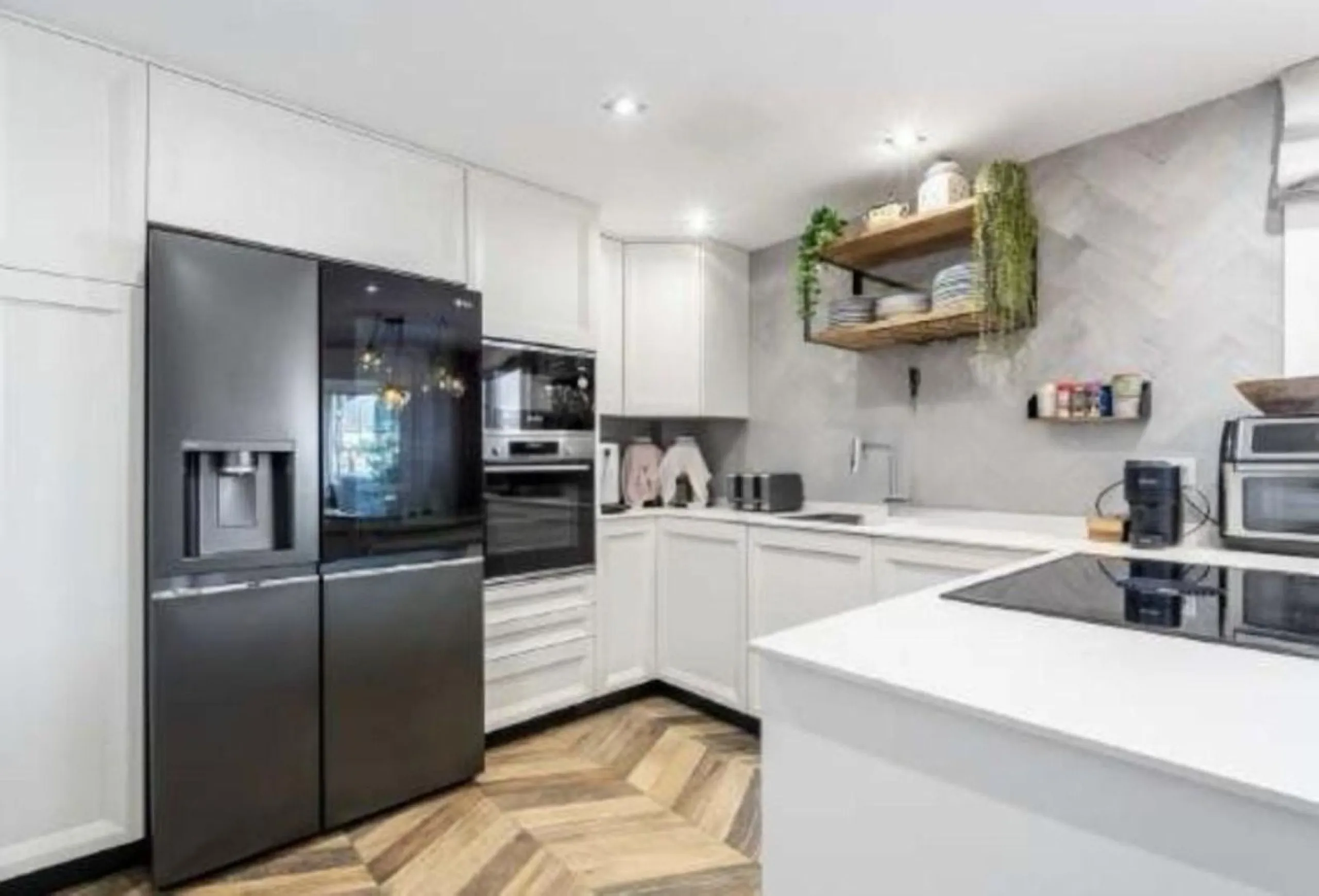 Breath-taking, stunning, bright, luxurious  and spacious duplex penthouse apartment located next to the award winning marina of Benalmadena, with its array of shops, bars ,cafes, restaurants luxury yachts  plus, of course,  beautiful sandy beaches within 