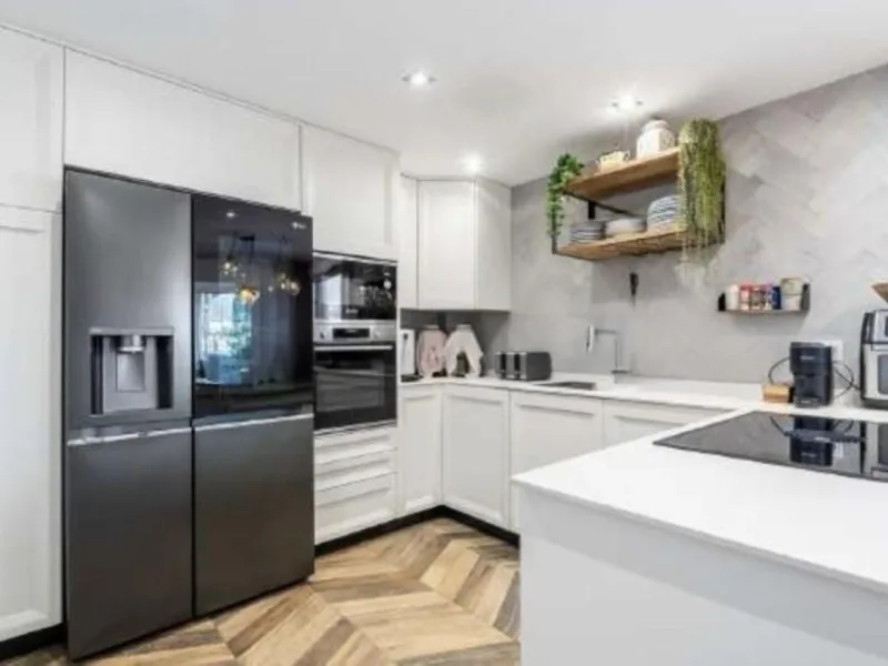 Breath-taking, stunning, bright, luxurious  and spacious duplex penthouse apartment located next to the award winning marina of Benalmadena, with its array of shops, bars ,cafes, restaurants luxury yachts  plus, of course,  beautiful sandy beaches within 