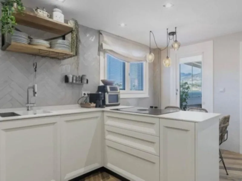 Breath-taking, stunning, bright, luxurious  and spacious duplex penthouse apartment located next to the award winning marina of Benalmadena, with its array of shops, bars ,cafes, restaurants luxury yachts  plus, of course,  beautiful sandy beaches within 