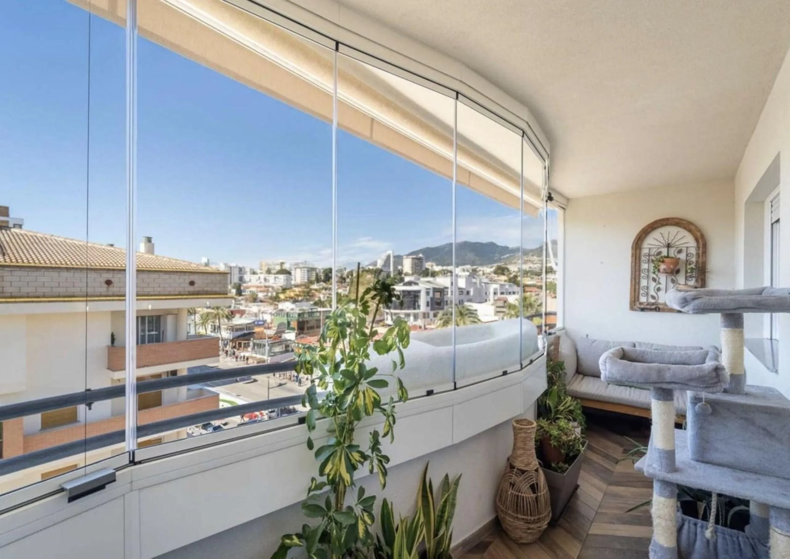 Breath-taking, stunning, bright, luxurious  and spacious duplex penthouse apartment located next to the award winning marina of Benalmadena, with its array of shops, bars ,cafes, restaurants luxury yachts  plus, of course,  beautiful sandy beaches within 