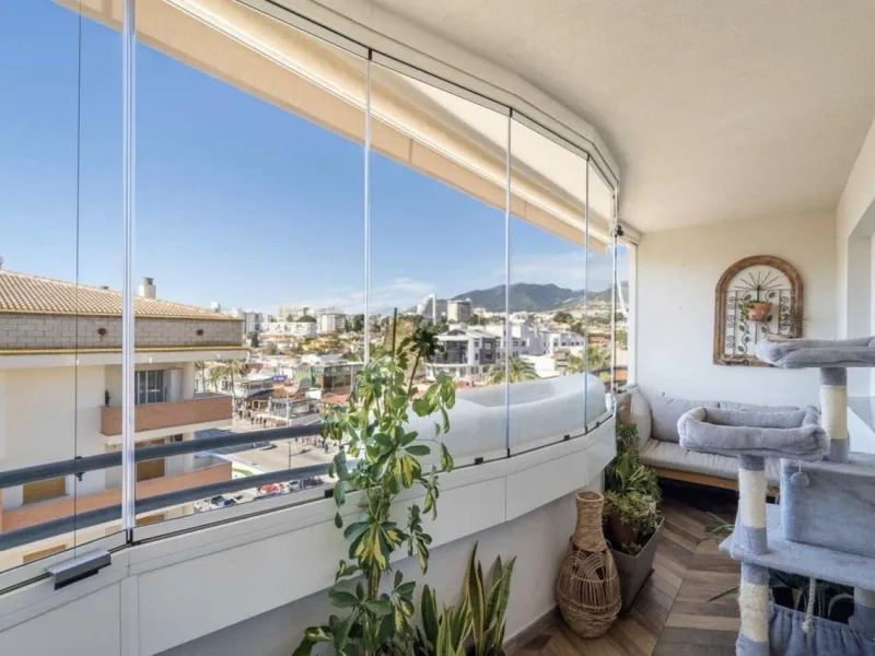 Breath-taking, stunning, bright, luxurious  and spacious duplex penthouse apartment located next to the award winning marina of Benalmadena, with its array of shops, bars ,cafes, restaurants luxury yachts  plus, of course,  beautiful sandy beaches within 