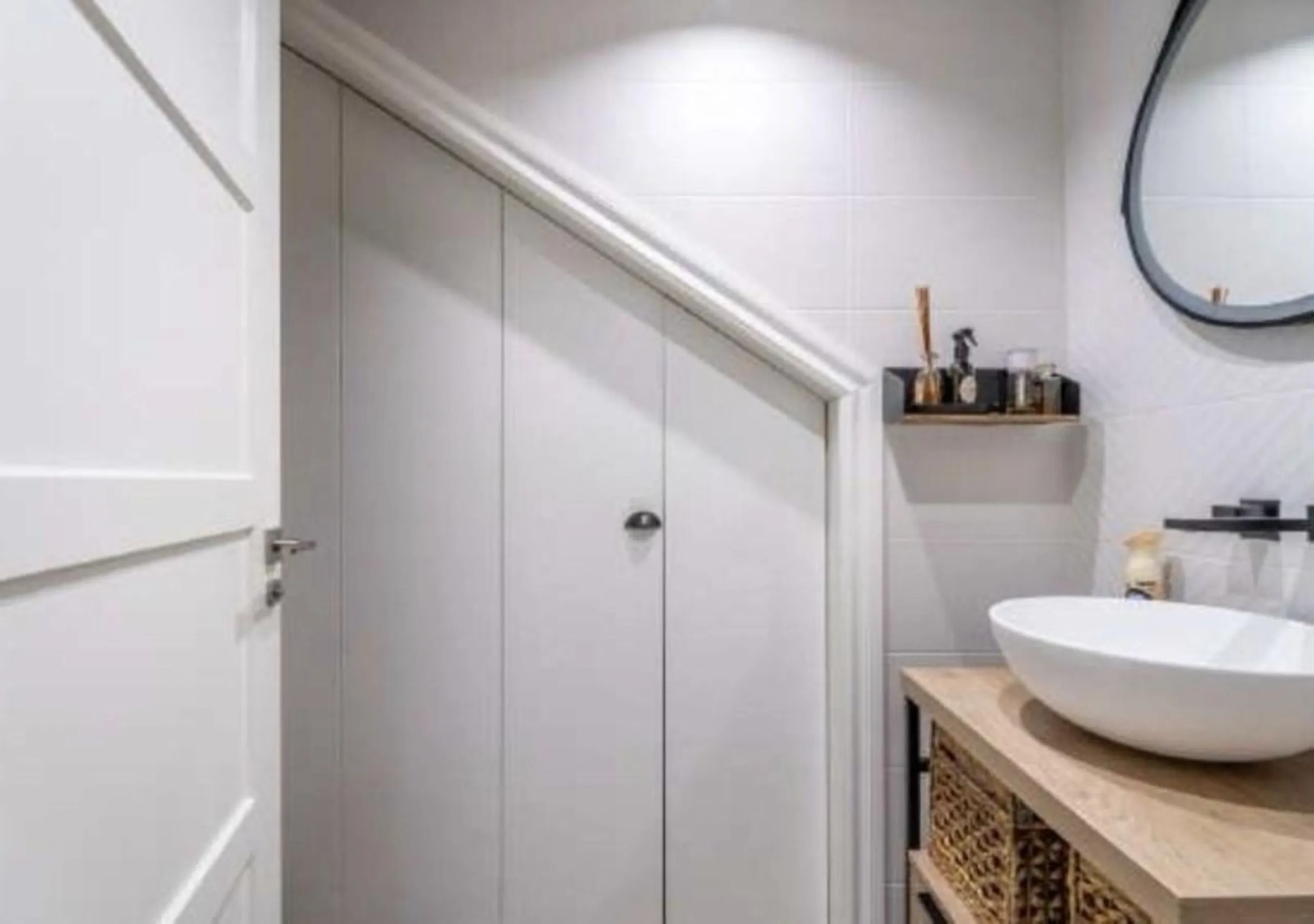 Breath-taking, stunning, bright, luxurious  and spacious duplex penthouse apartment located next to the award winning marina of Benalmadena, with its array of shops, bars ,cafes, restaurants luxury yachts  plus, of course,  beautiful sandy beaches within 