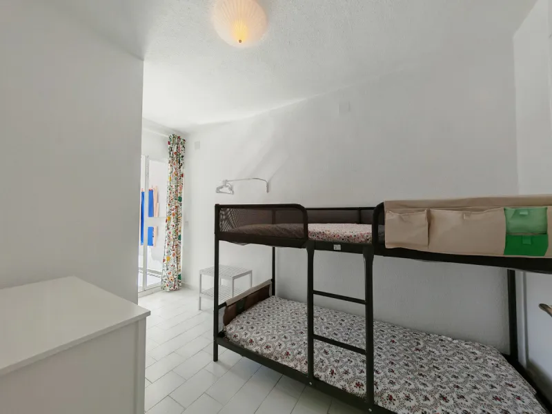 Town House for sale in , Manilva with 3 bedrooms, 2 bathrooms and with orientation south/east, with communal swimming pool, private garage (1 parking spaces) and private garden. Regarding property dimensions, it has 142 m² built and 25 m² terrace. Has the