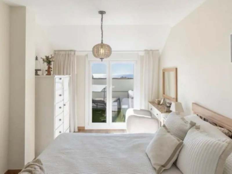 Breath-taking, stunning, bright, luxurious  and spacious duplex penthouse apartment located next to the award winning marina of Benalmadena, with its array of shops, bars ,cafes, restaurants luxury yachts  plus, of course,  beautiful sandy beaches within 