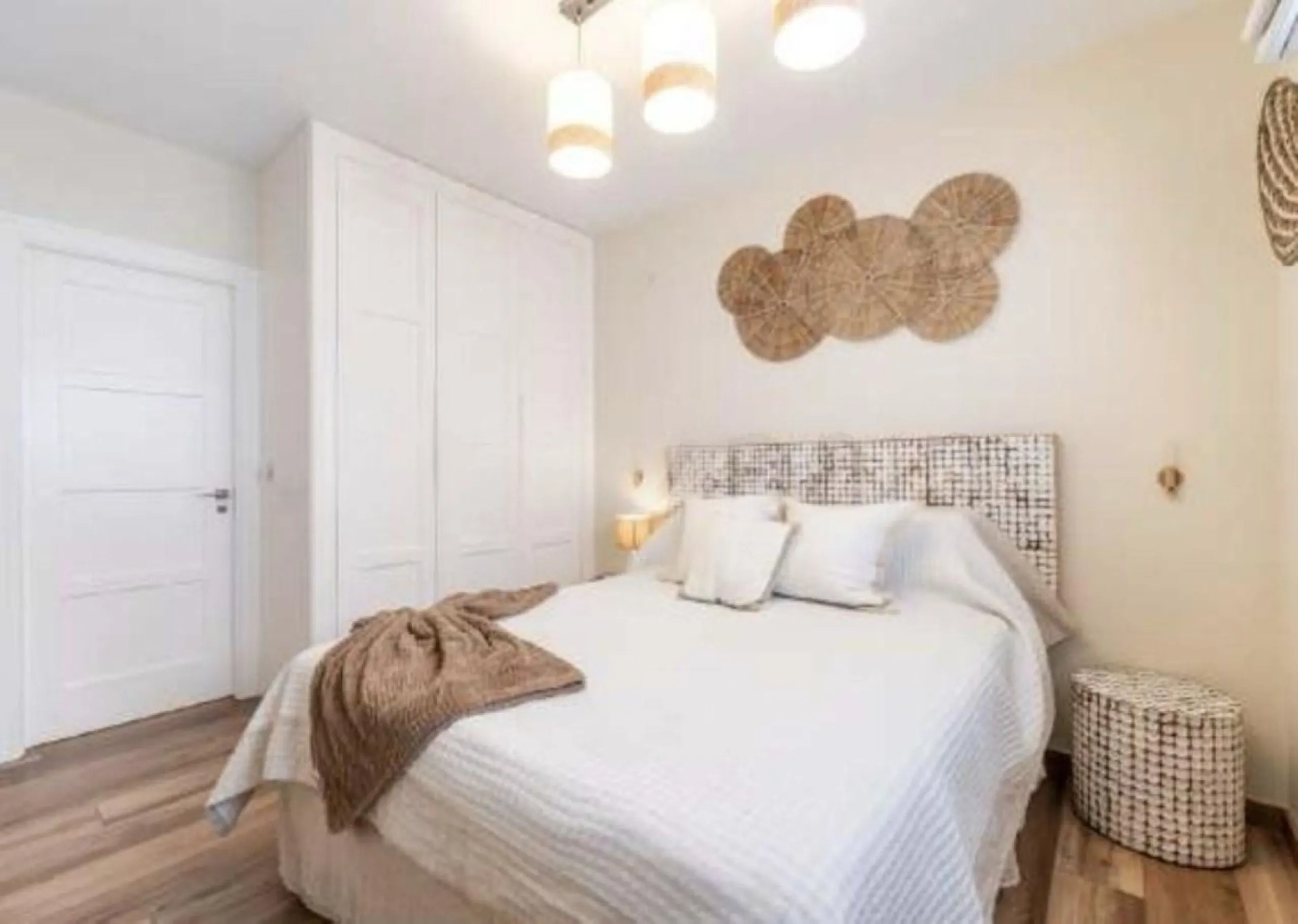 Breath-taking, stunning, bright, luxurious  and spacious duplex penthouse apartment located next to the award winning marina of Benalmadena, with its array of shops, bars ,cafes, restaurants luxury yachts  plus, of course,  beautiful sandy beaches within 