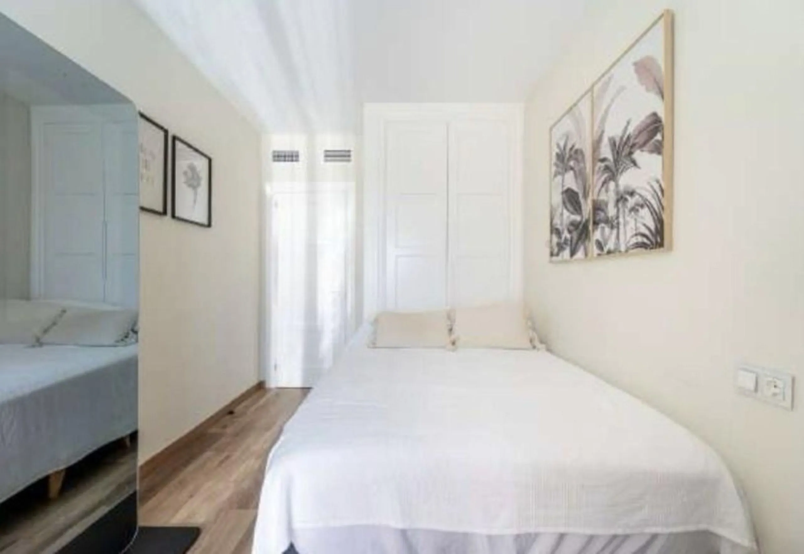 Breath-taking, stunning, bright, luxurious  and spacious duplex penthouse apartment located next to the award winning marina of Benalmadena, with its array of shops, bars ,cafes, restaurants luxury yachts  plus, of course,  beautiful sandy beaches within 