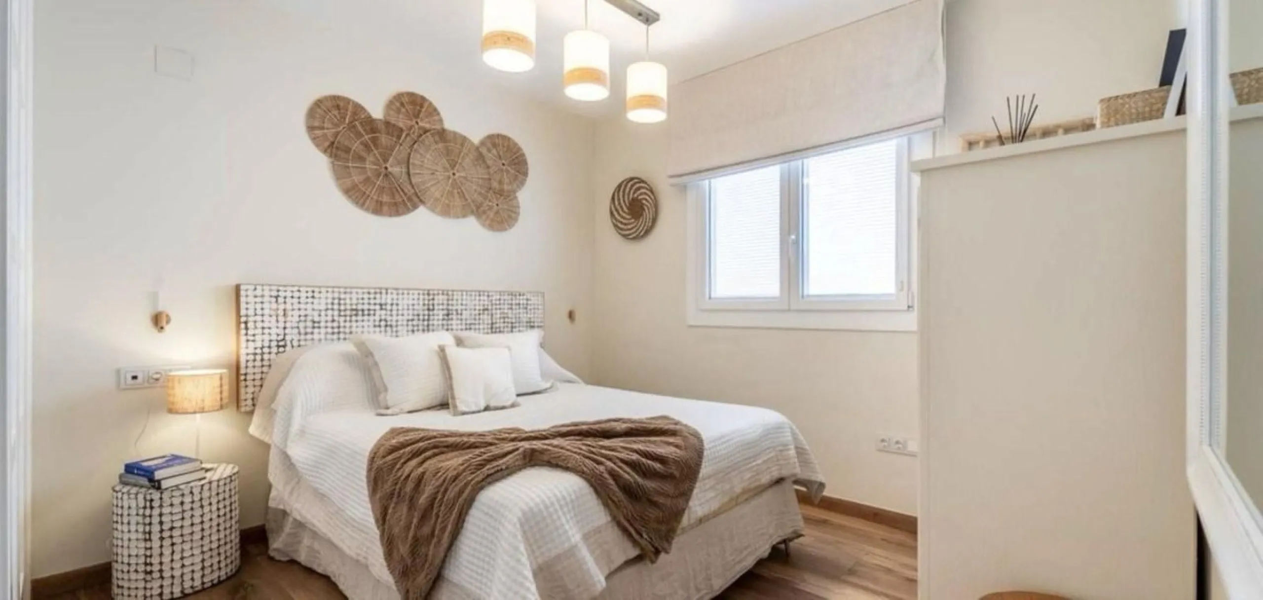 Breath-taking, stunning, bright, luxurious  and spacious duplex penthouse apartment located next to the award winning marina of Benalmadena, with its array of shops, bars ,cafes, restaurants luxury yachts  plus, of course,  beautiful sandy beaches within 