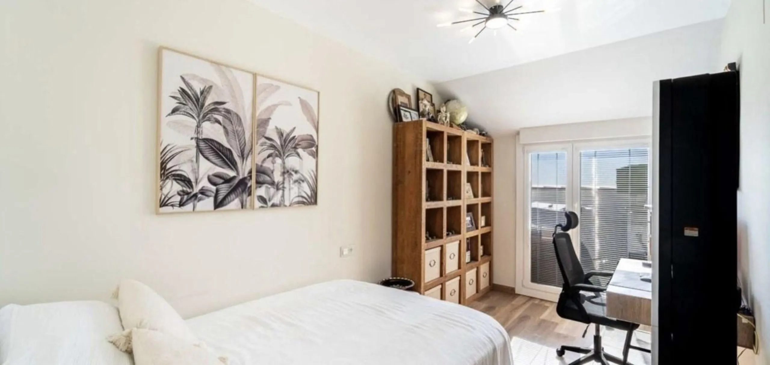 Breath-taking, stunning, bright, luxurious  and spacious duplex penthouse apartment located next to the award winning marina of Benalmadena, with its array of shops, bars ,cafes, restaurants luxury yachts  plus, of course,  beautiful sandy beaches within 