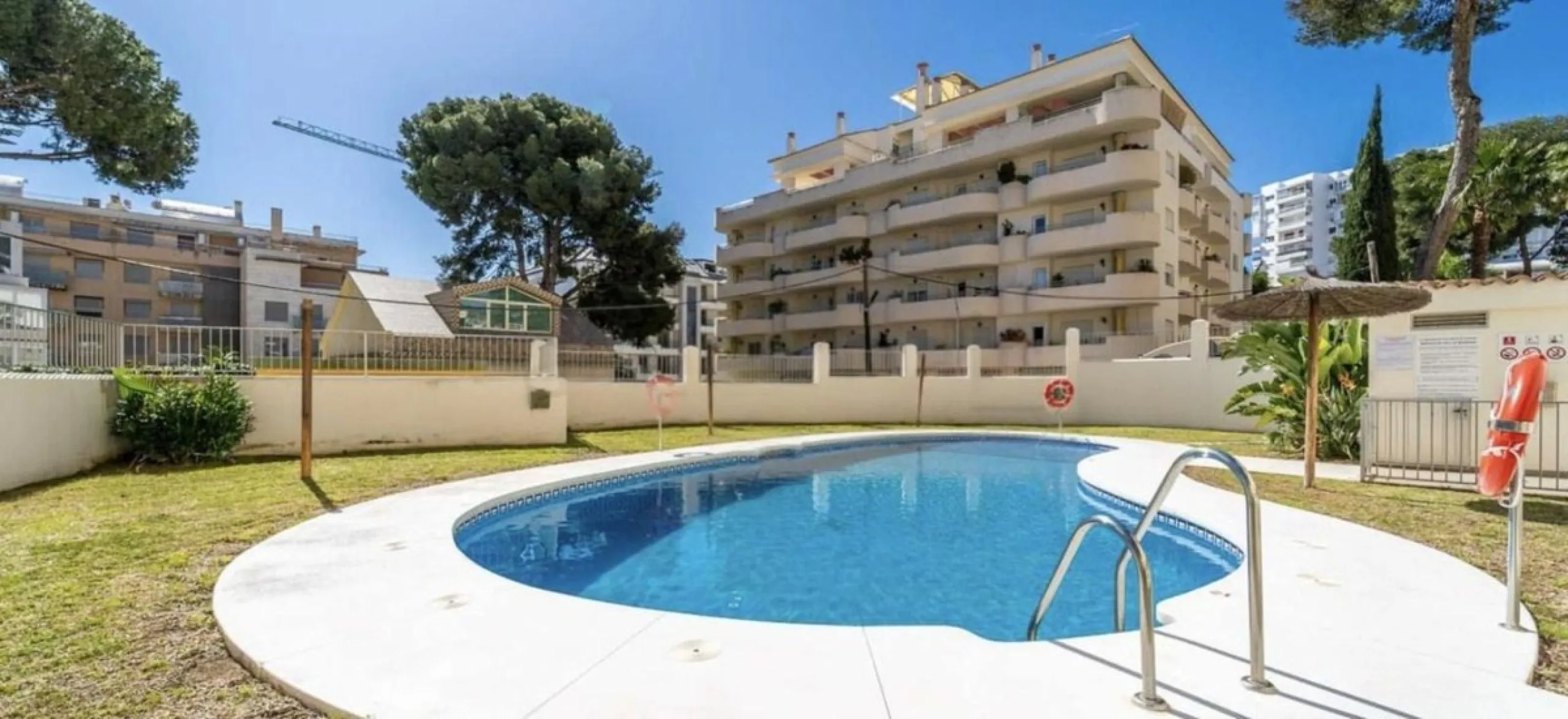 Breath-taking, stunning, bright, luxurious  and spacious duplex penthouse apartment located next to the award winning marina of Benalmadena, with its array of shops, bars ,cafes, restaurants luxury yachts  plus, of course,  beautiful sandy beaches within 