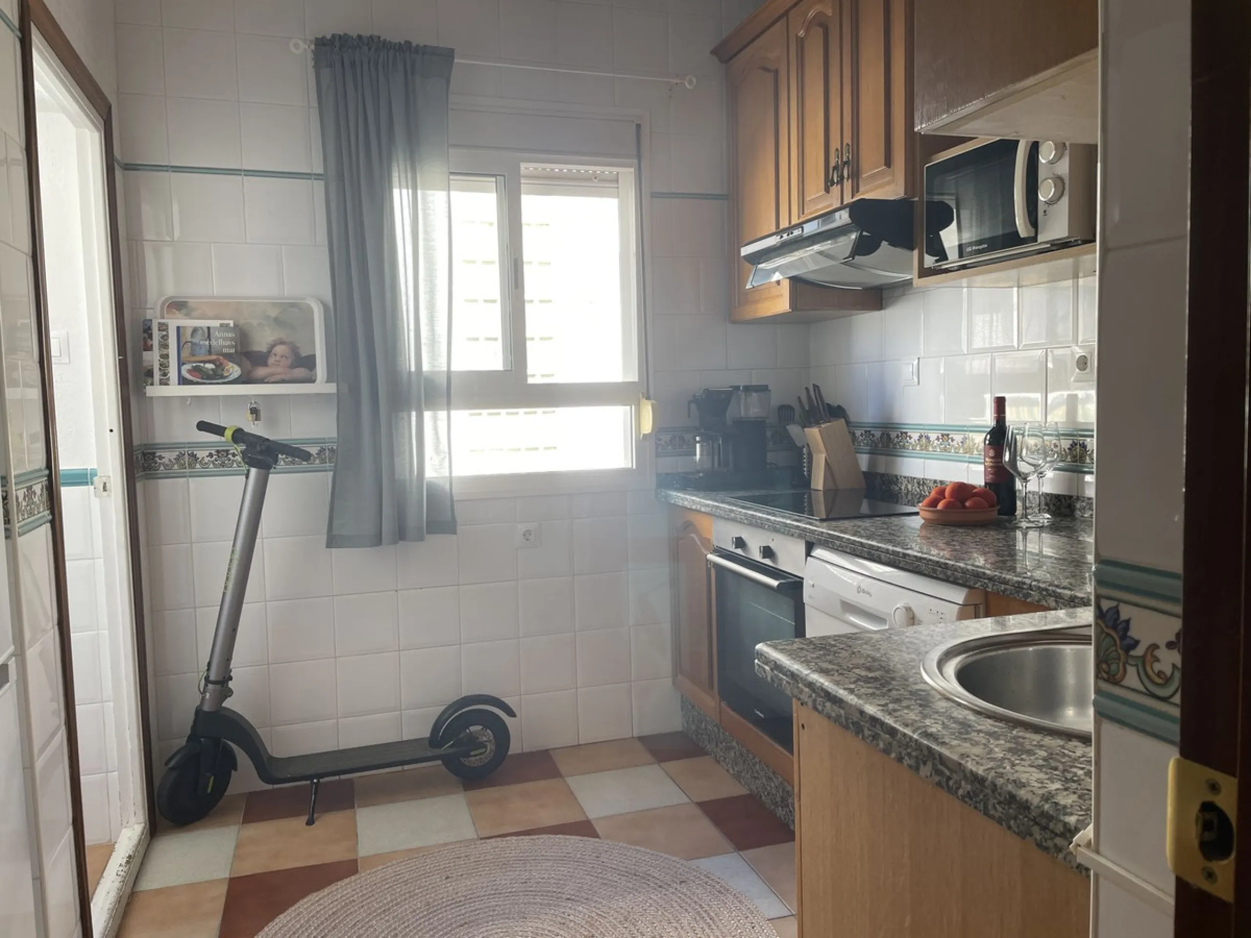 Middle Floor Apartment, Estepona, Costa del Sol.