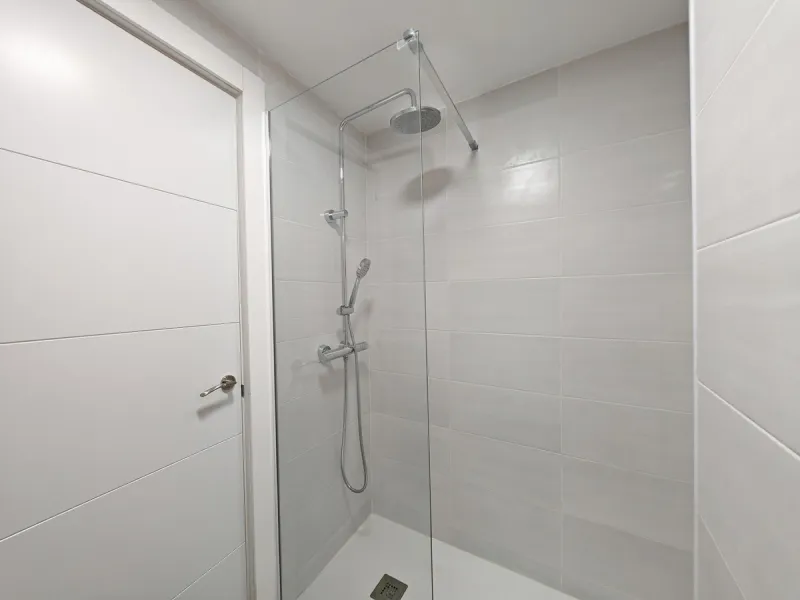 Town House for sale in , Manilva with 3 bedrooms, 2 bathrooms and with orientation south/east, with communal swimming pool, private garage (1 parking spaces) and private garden. Regarding property dimensions, it has 142 m² built and 25 m² terrace. Has the