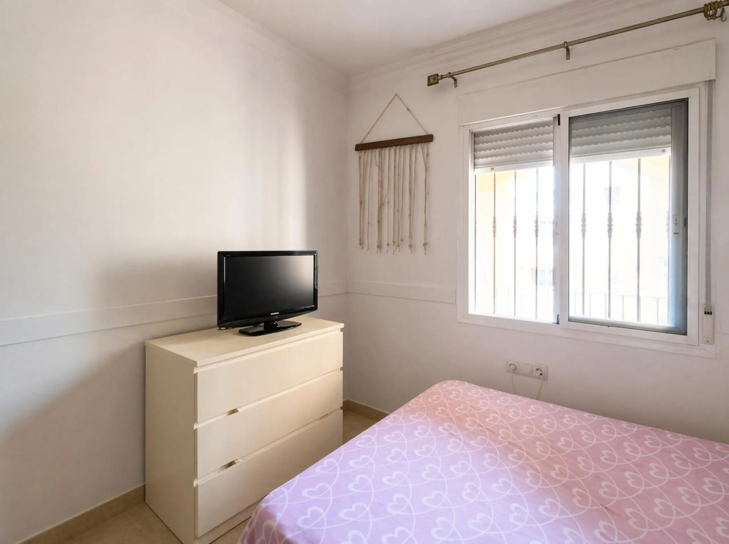 Spacious 2-Bedroom Apartment with Sea Views