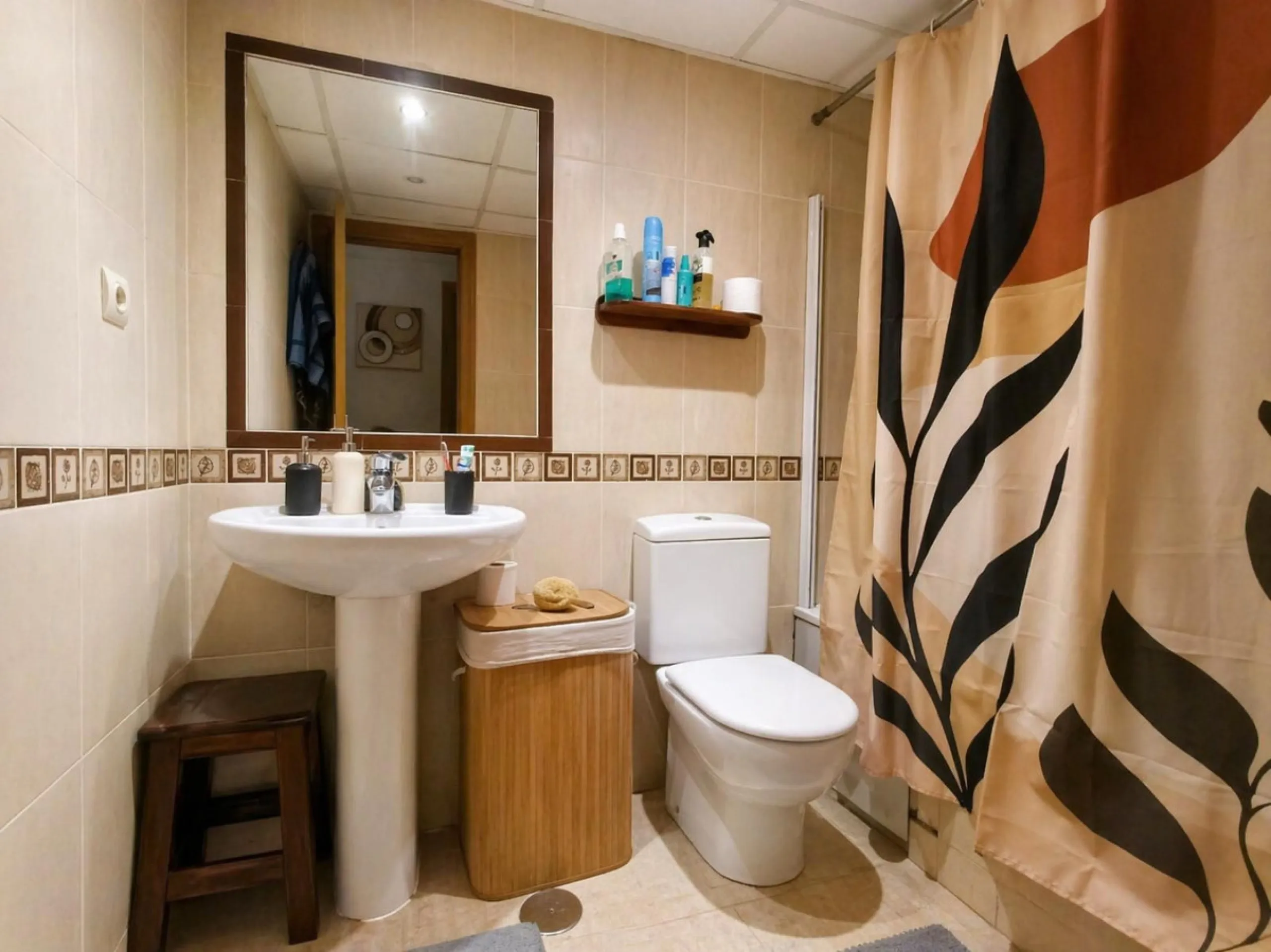 Spacious 2-Bedroom Apartment with Sea Views