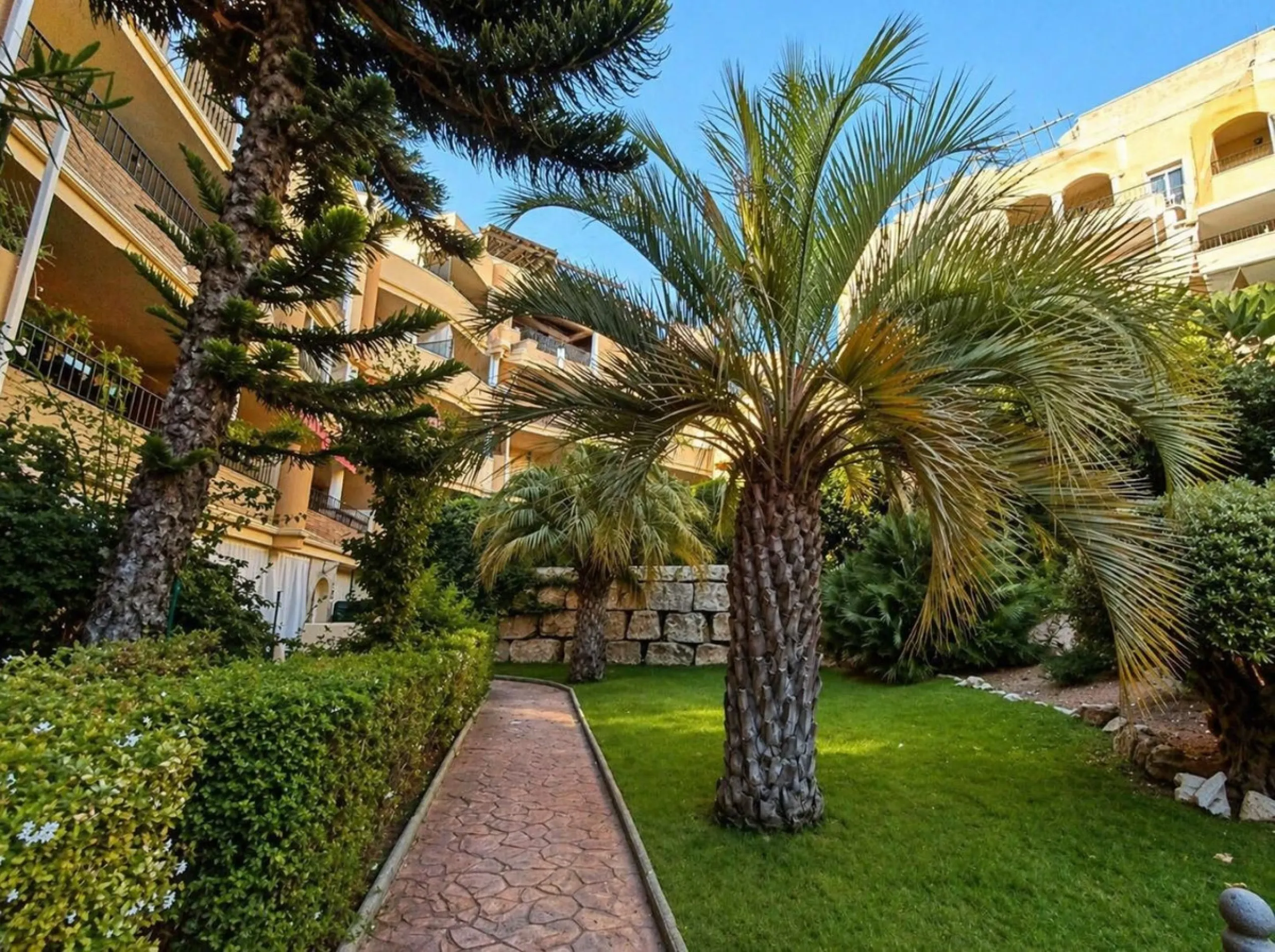 Spacious 2-Bedroom Apartment with Sea Views