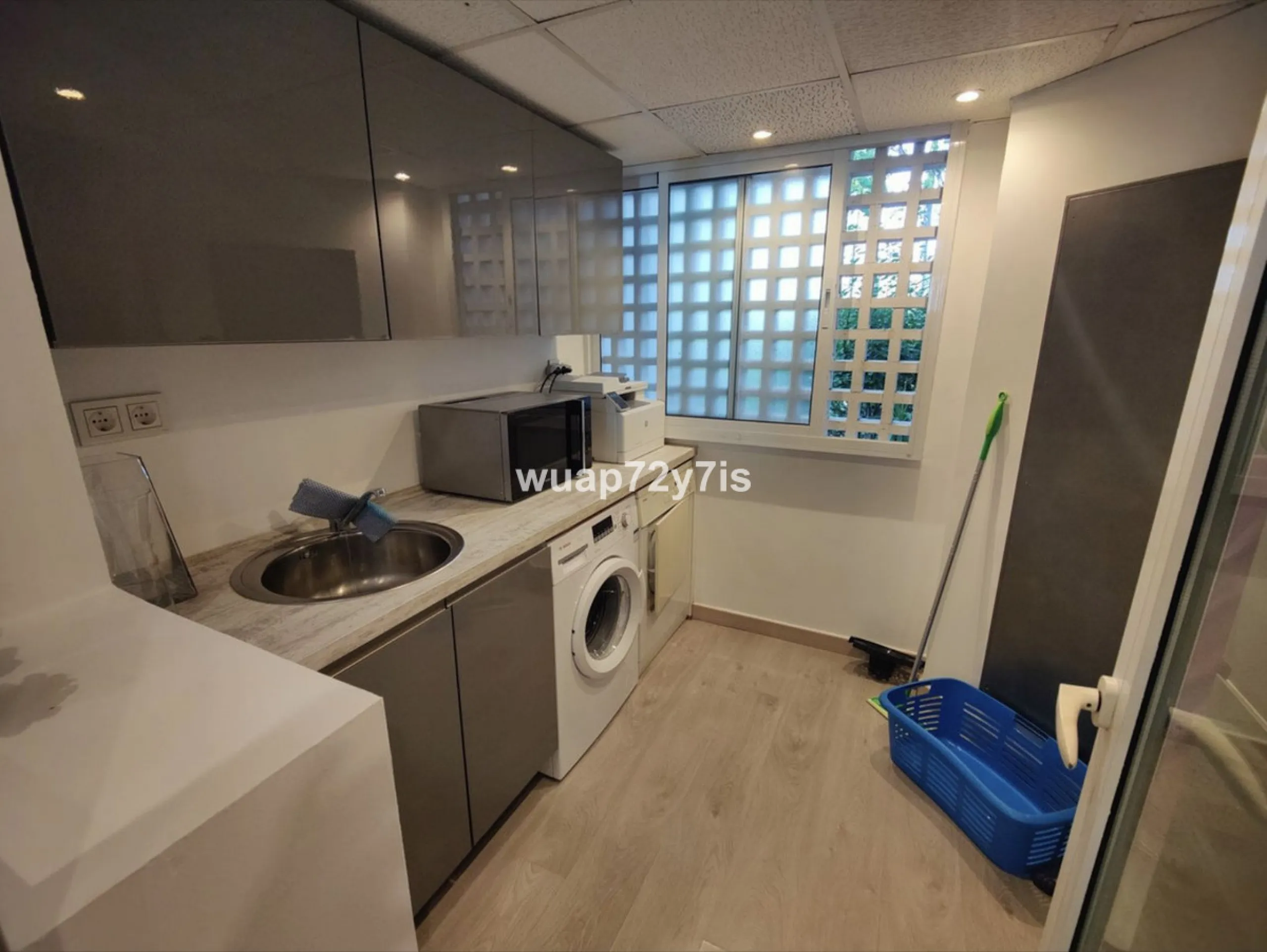 Luxury Ground Floor Apartment in Ventura Del Mar with Private Spacious Terrace.