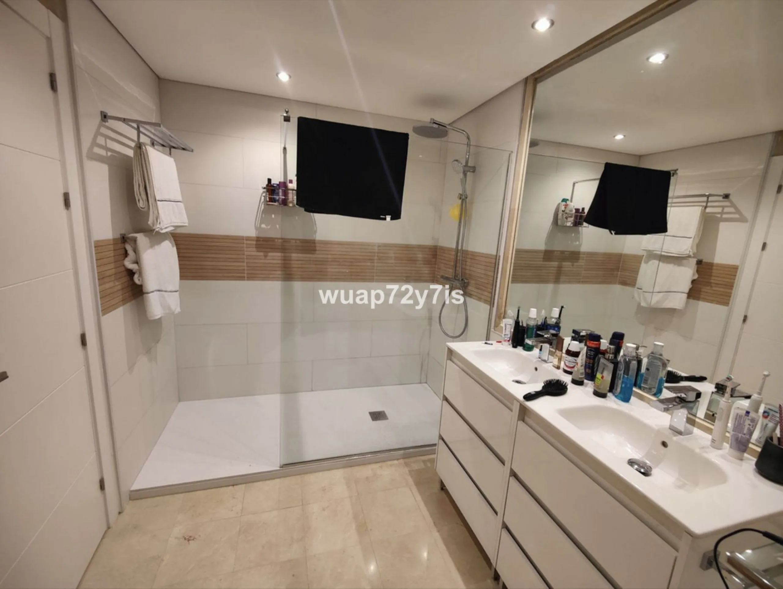 Luxury Ground Floor Apartment in Ventura Del Mar with Private Spacious Terrace.